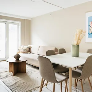 Urban - Stylish Scandinavian Gem With French Balcony Apartment