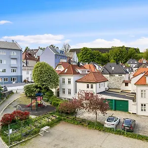 Behind Bryggen - Renovated - Budget Friendly Apartment