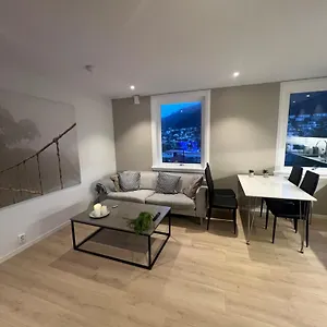 Modern With Free Parking Apartment